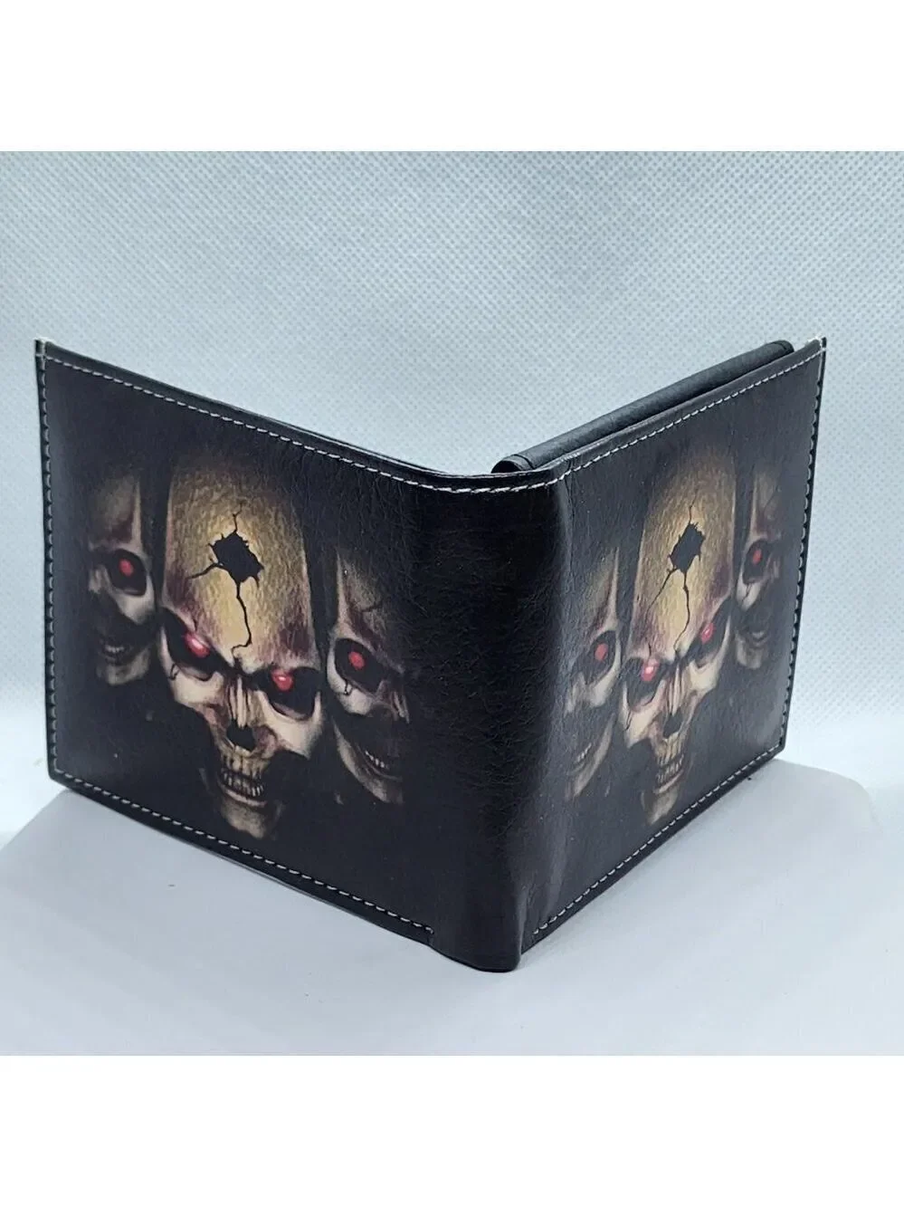 Brand New   3 Skulls Heads with Red Eyes  Wallet